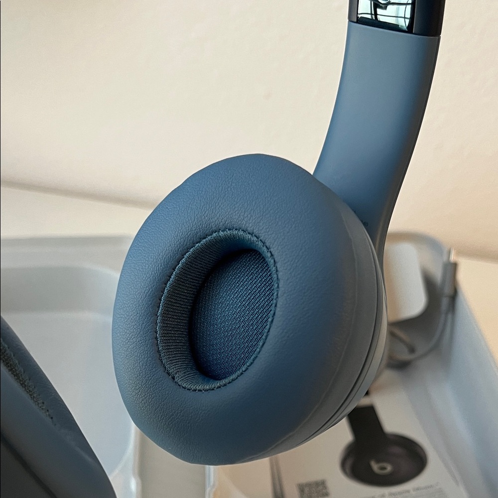Beats Solo 4 by Dre Blue Headphones - Picture 6 of 8